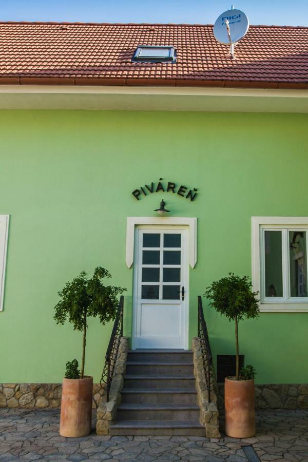 Penzion Kuria Nové Mesto nad Váhom 外观 照片