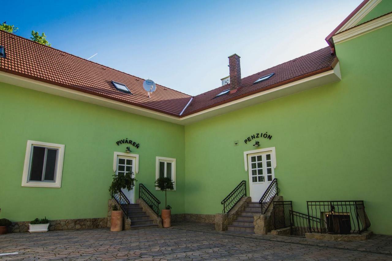 Penzion Kuria Nové Mesto nad Váhom 外观 照片